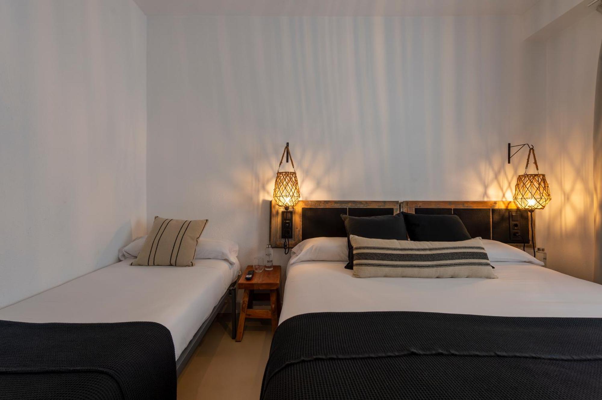 Hostal Boutique Es Menut Tossa de Mar Bagian luar foto