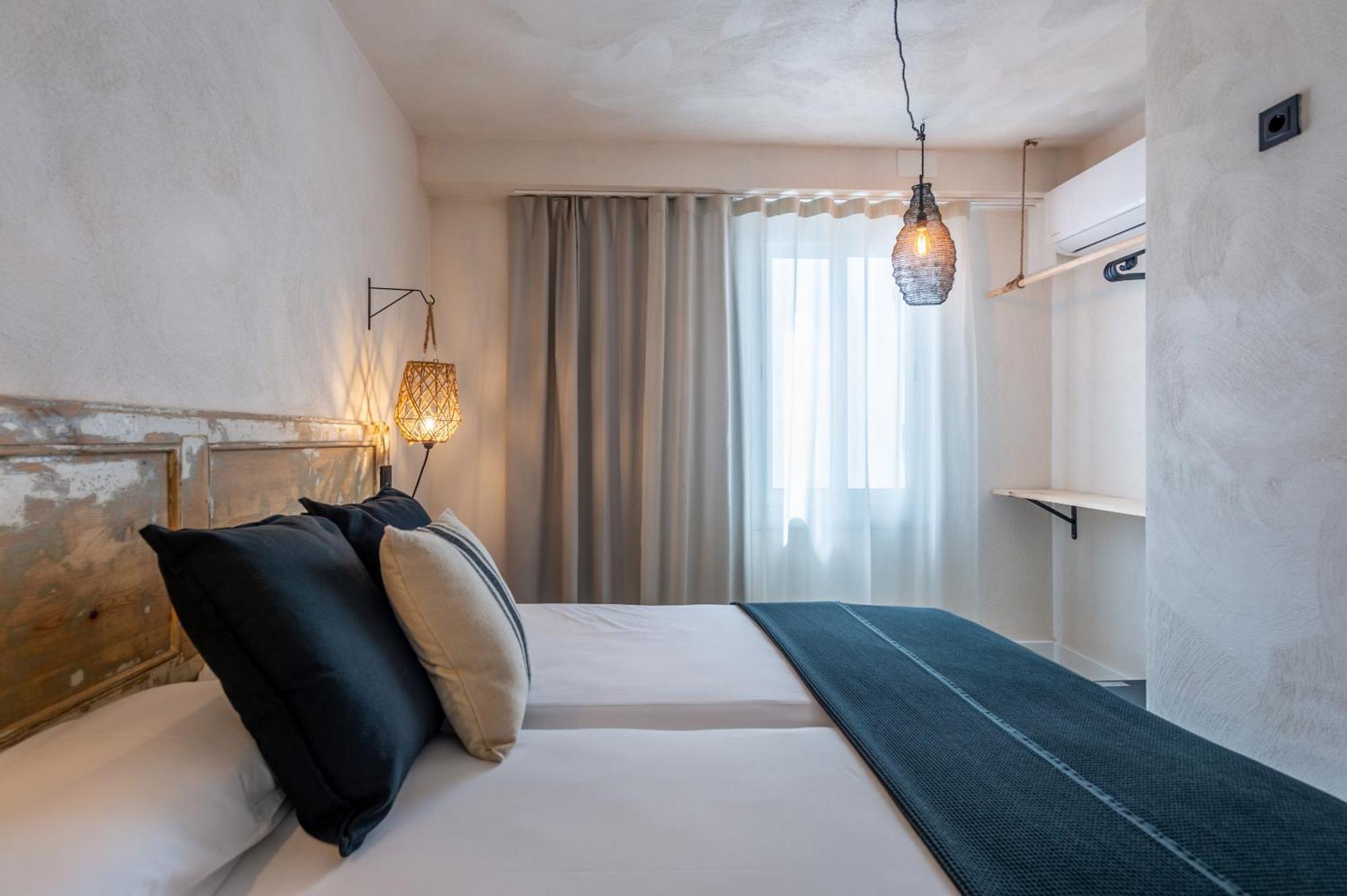 Hostal Boutique Es Menut Tossa de Mar Bagian luar foto