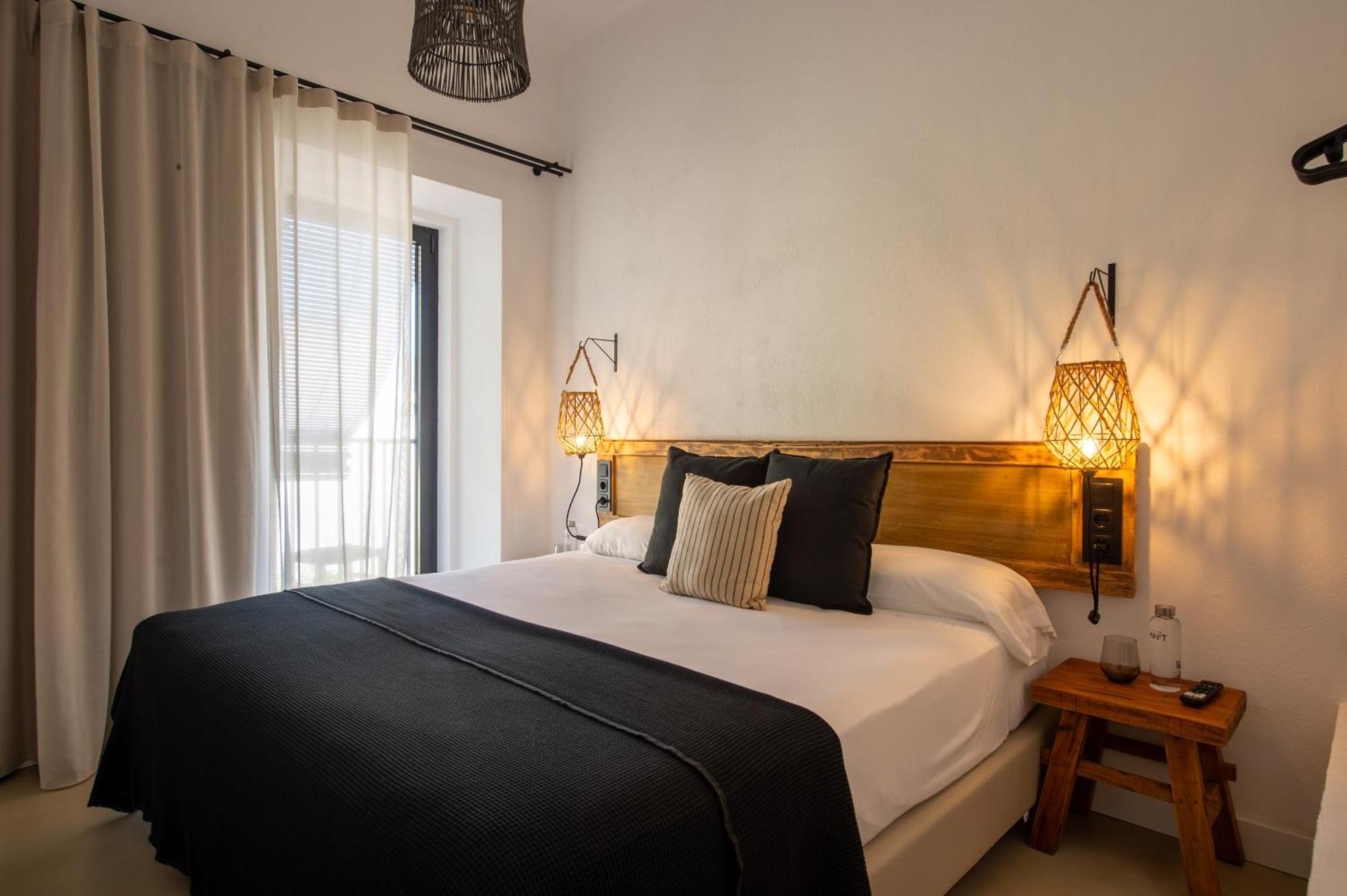 Hostal Boutique Es Menut Tossa de Mar Bagian luar foto