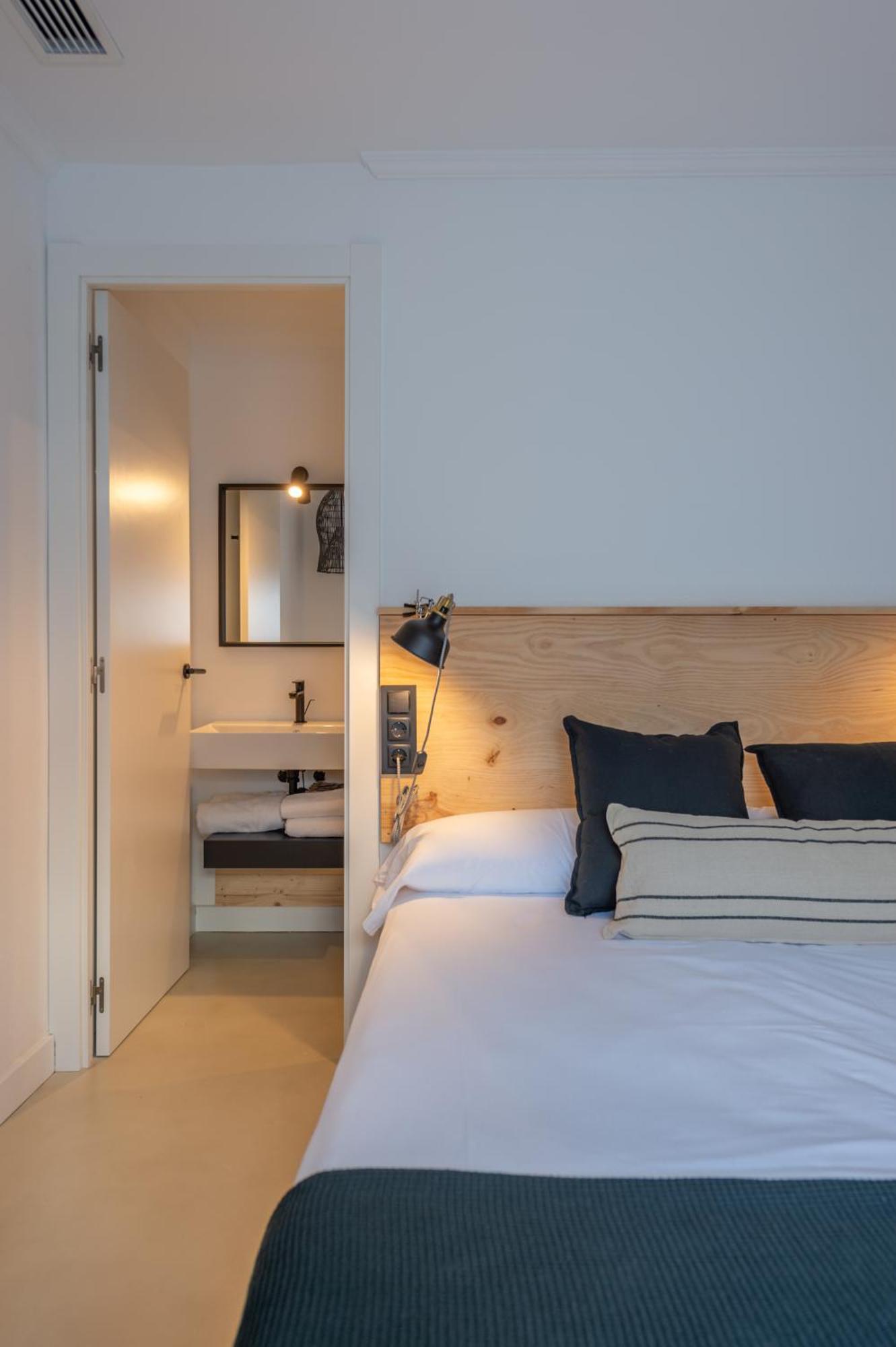 Hostal Boutique Es Menut Tossa de Mar Bagian luar foto