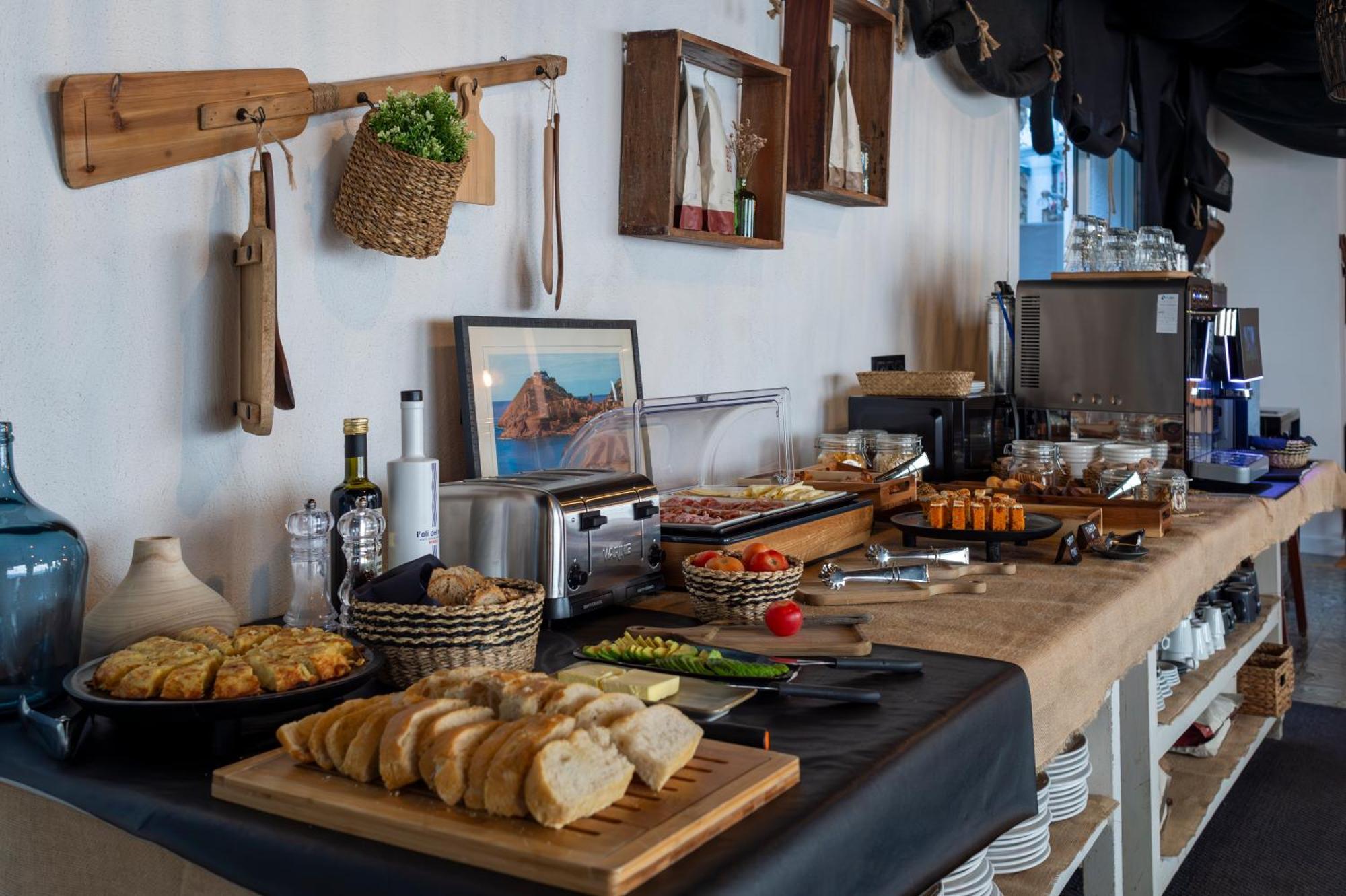 Hostal Boutique Es Menut Tossa de Mar Bagian luar foto
